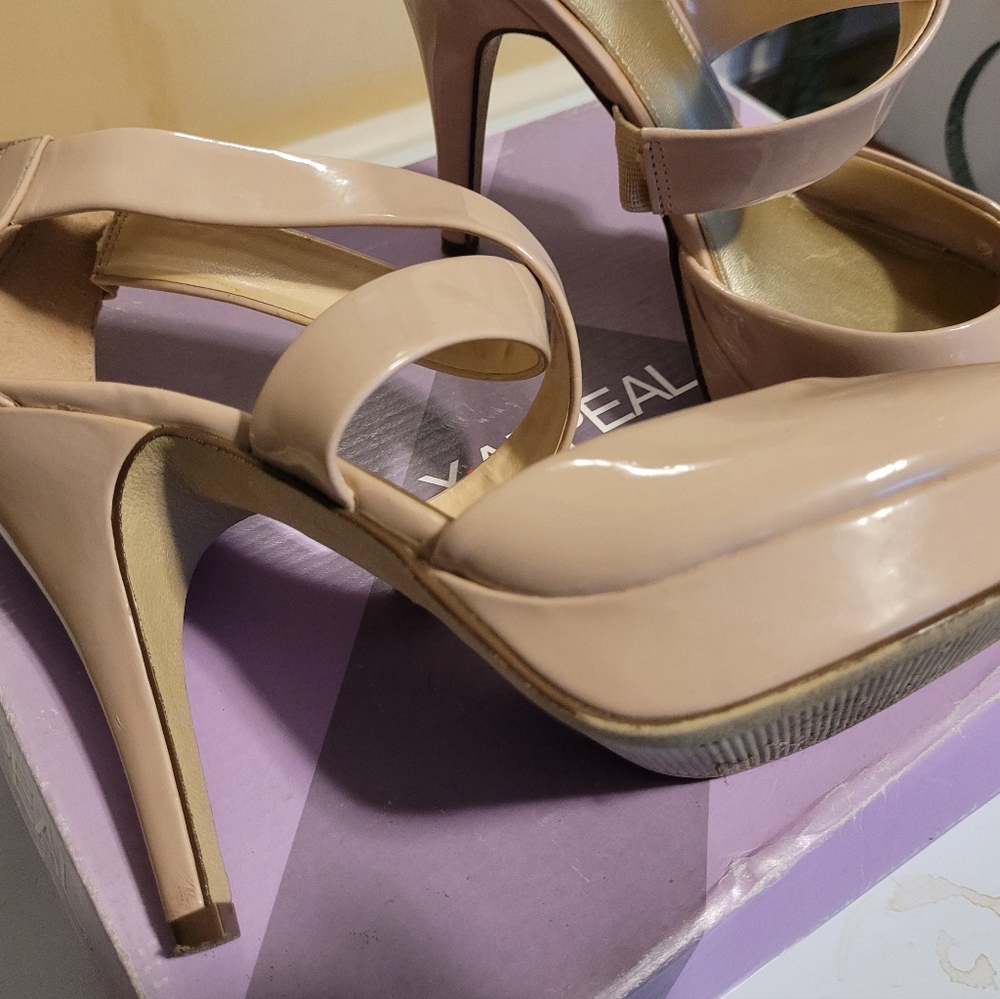 Size 9 X*Appeal high heel shoes